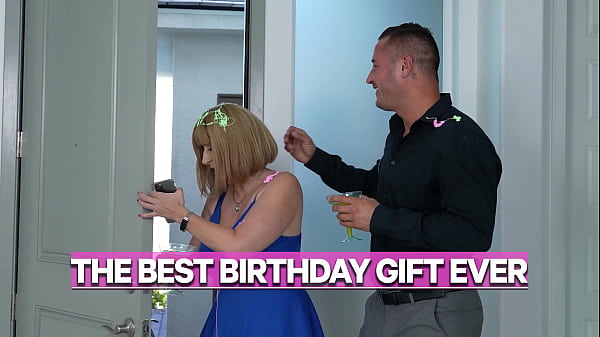 GIRLSRIMMING - Amazing rimming with hot busty MILF Sara Jay & Danny Mountain