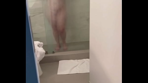 Danni Jones Gives Her Airport Driver An Incredible Tip