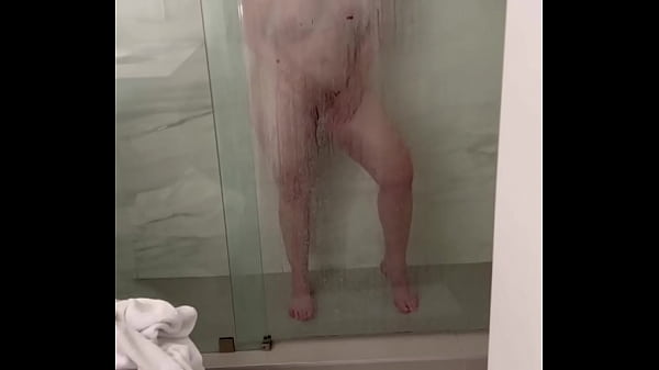 Danni Jones Gives Her Airport Driver An Incredible Tip