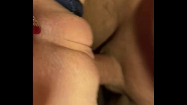 Wir beide auf dem Esstisch in verschiedenen Stellungen, ich leck ihre geile Muschi   Sperma läuft aus ihrer geilen Fotze
