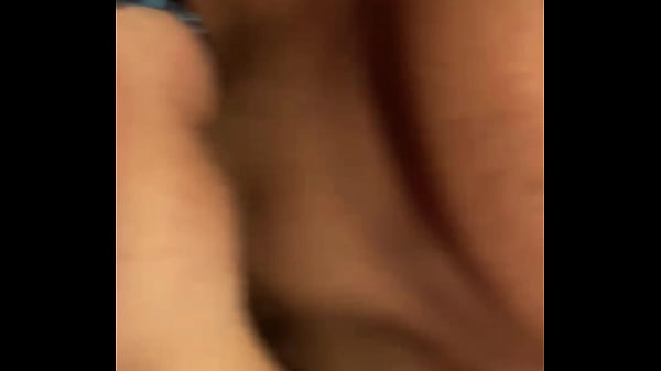 Wir beide auf dem Esstisch in verschiedenen Stellungen, ich leck ihre geile Muschi   Sperma läuft aus ihrer geilen Fotze