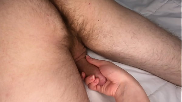 cumshot on erotic massage right on the masseuse