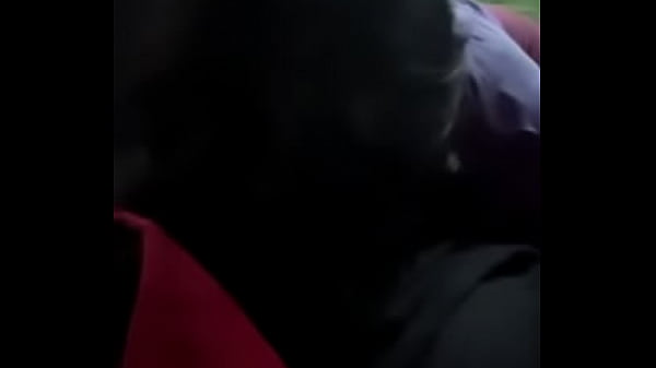 Se la chupo y cogemos en el bus