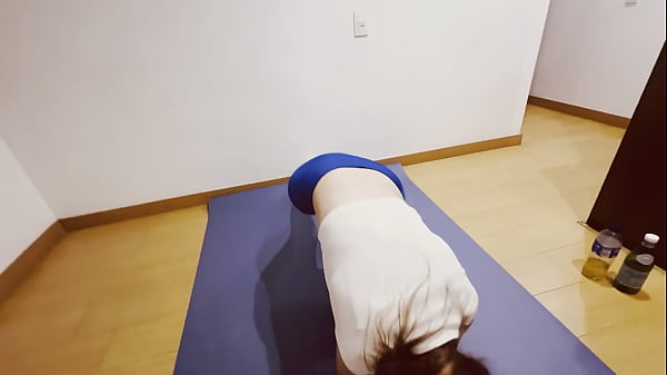 Meu marido paga um personal trainer que me faz suar...