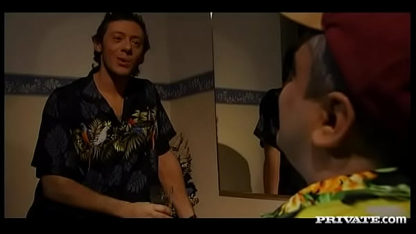 Dois casais adoráveis se envolvem em uma provação sexual apaixonada