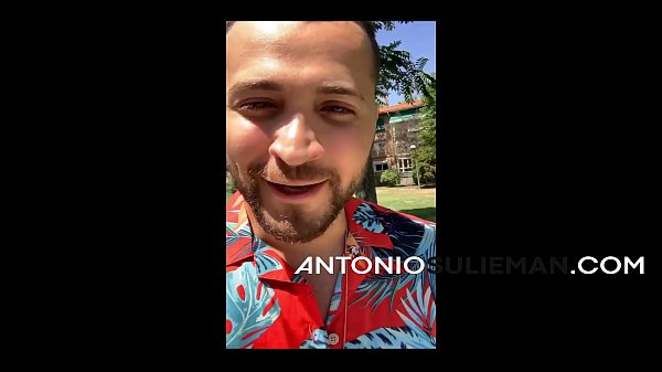 انطوينو ينيك عائلة من اصول ايرانية و يدخله بخرق البنت و يعطي امها تلحس له زبره