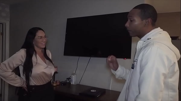 Queen rogue fucked house owner being a good slut