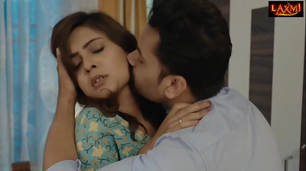 Namorada indiana Desi linda liga para o namorado na ausência do marido e fode com estilo cachorrinho amador hardcore hindi real vídeo de sexo completo