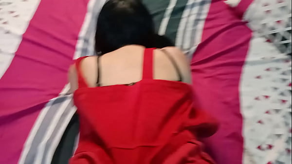 Sirvienta nueva es follada por dinero: contrato una chica de limpieza nueva y le ofrezco dinero para poder meterle toda la polla por su enorme culo gordo, la llene de leche por accidente