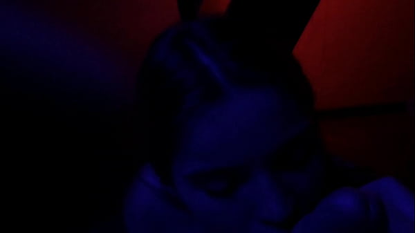 Karácsonyi szopás és seggnyalás vékony tinilánnyal