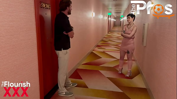 A focihős és a lány a számítógép előtt