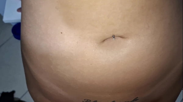 A fiú segítséget kér az anyjától hogy elélvezhessen