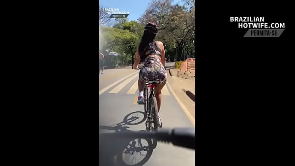 DANDO UMA VOLTA DE BICICLETA PARQUE IBIRAPUERA COM SHORT TODO SOCADO
