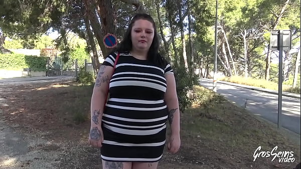 Jade trouve deux bites pour essayer la double pénétration