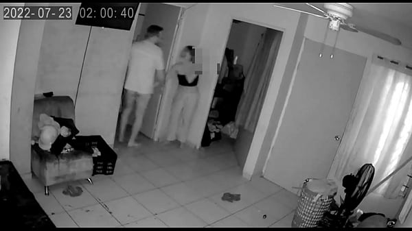 sorprendo a mi sobrina detras de la puerta masturvandose y me toca