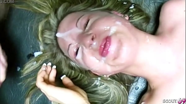 Amateur Gloryhole und Gruppensex auf Swinger Party für schlanke Studentin