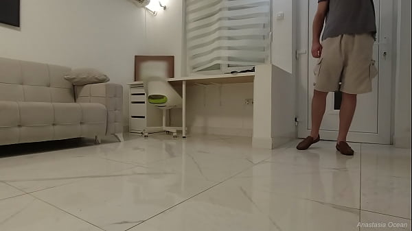 I sucked the delivery guy’s cock a while my husband was not at home. Hot wife’s diary.
