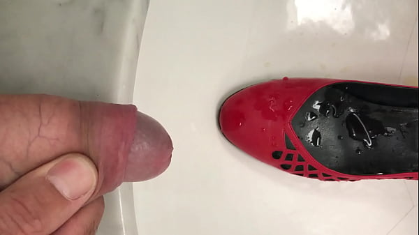 Pissing shoes in bath Thumbnail