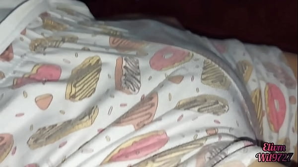 xxx desi video casero con mi hermanastra me enseña su coño, lo tiene muy abultado es sorprendente se me hace agua la boca