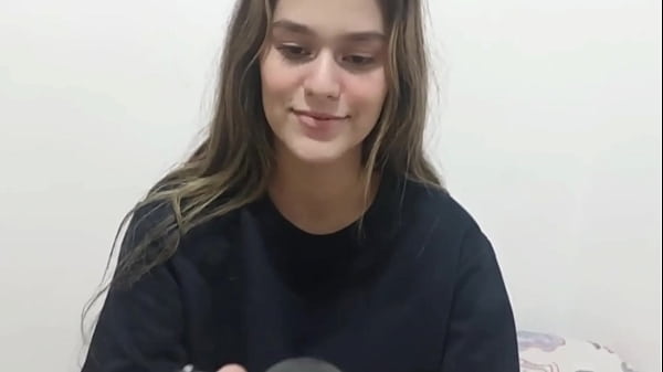 Meia-irmã entediada quer experimentar brinquedos sexuais, eu comi ela forte e ela não conseguia gritar! CREAMPIE - HISTÓRIA COMPLETA