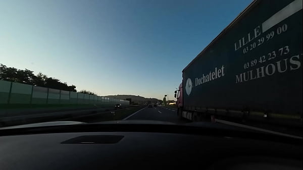 1000 km trip with Julia North and all her Pissings and Suqirtings