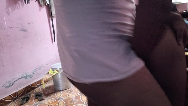 देसी भाभी को सिलाई करते समय अंकल ने चोदा