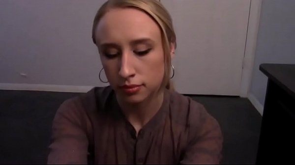 make a throat blowjob to the boss,