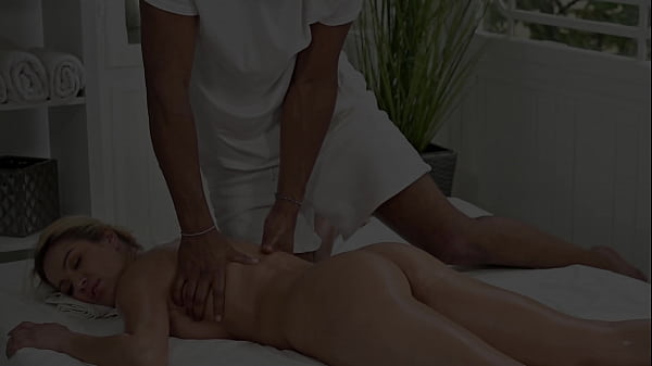 FREE Soft Scene - Cheating Housewife Cherry Kiss Gets DPd By BBC Masseuse And Hubby GP2752