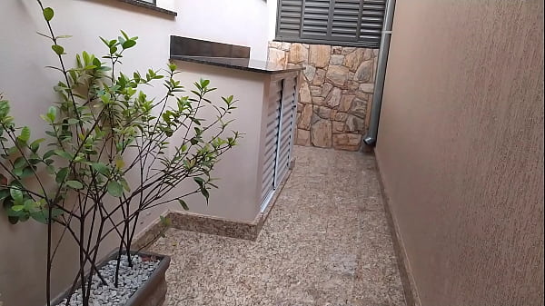 Esposa gostosa pediu gás e fez sexo com o entregador de gás - Completo no RED