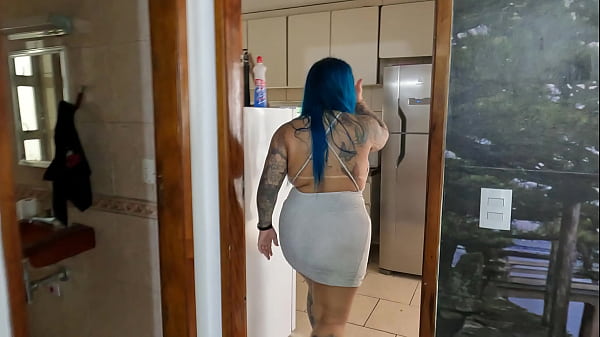 Cheeky Bunny se prepara para fazer seu primeiro anal