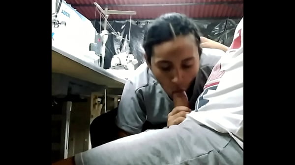 Que miedo me da poner a chupar a mi compañera de trabajo. Mira el video completo y deja tu comentario.