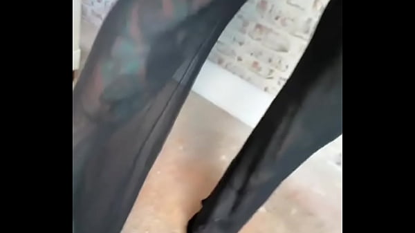 Você gosta da minha roupa? Eu adoro usá-la durante minhas loucas filmagens adultas. Você quer ver o quão selvagem nós criamos? C...