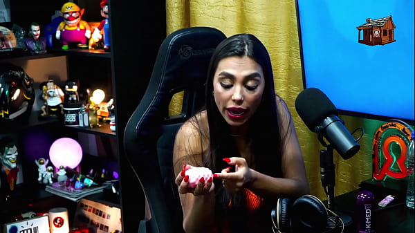 A Morena ficou totalmente nua no Podcast que corpão, o apresentador ficou com tesão! – Didy Reis – Podcast Pápum no Barraco! Completo no Sheer RED