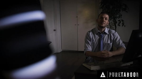 PURO TABU: A dona de casa Evelyn Claire trai o marido político desesperado com uma jornalista contra ele