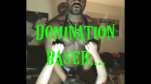 Black Muscle domina a sessão de mamilos e mamas