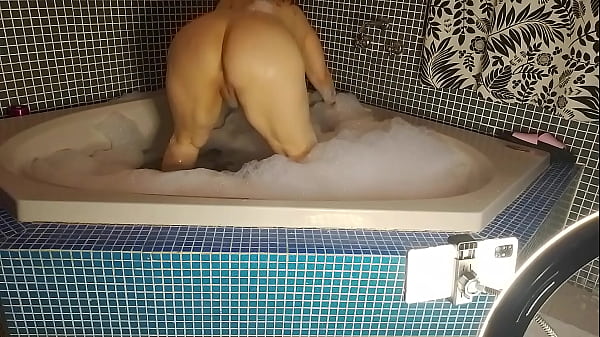 Sex in the bathtub Thumbnail