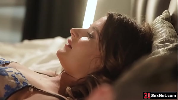 Petite girlfriend having dp threesome with bf and his bff