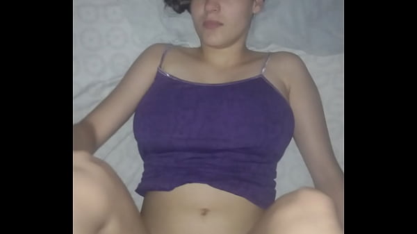 Putita blanca tetona teen es cogida por la conchita