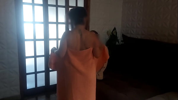 recebi entregador de toalha e deixei a toalha cair! Será que rolou algo?