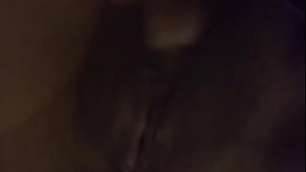 chica caliente masturbandose