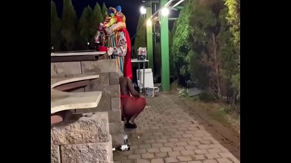 This how bartenders really be in the club