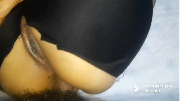 (PORNO EN ESPAÑOL)jovencita putita pillada en la calle, se deja follar duro por su culo aprieto por un celular, le lleno su carita joven de leche -porno casero-