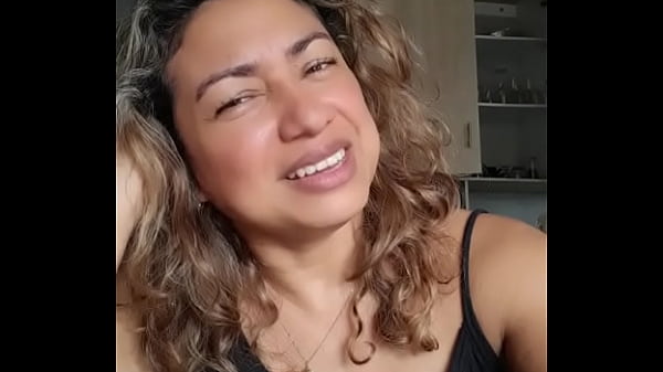 Singing without a bra Thumbnail