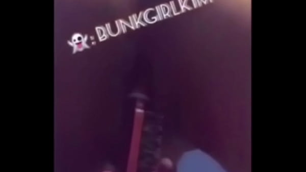BUNKGIRL FUCKING HER HAIR COMB Thumbnail