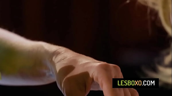 Anyja és lánya leszbikus orgia az esküvő előtt