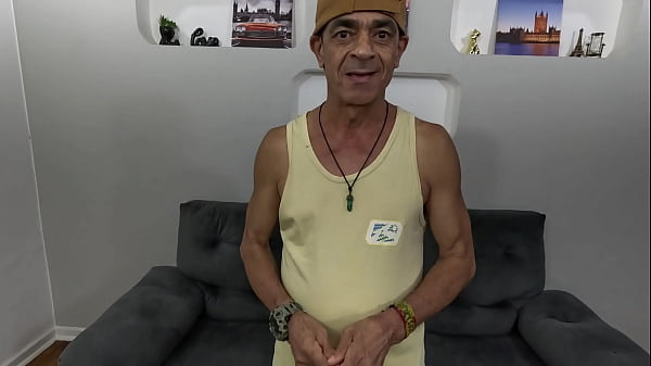 30 anos de porno e a primeira vez que o tiozinho fodeu a anazinha rabuda