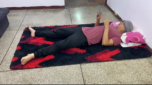 Enseñando a mi Hijastra a Bailar Encima de una Polla