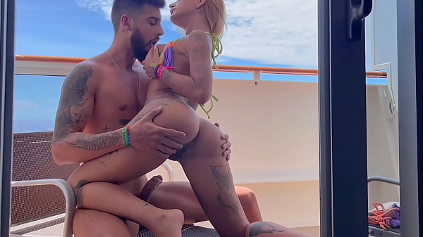 Fim de ano no Cruzeiro, fodemos a bordo na nossa varanda da cabine - Kevlyn Santos