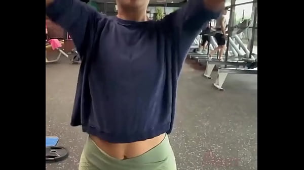 Flash tits at the gym