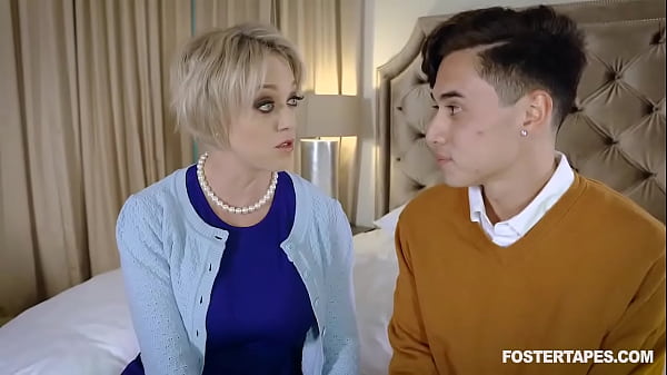 Blonde Busty MILF Foster stepMom Fucks Stepson To Get Pregnant- Dee Williams